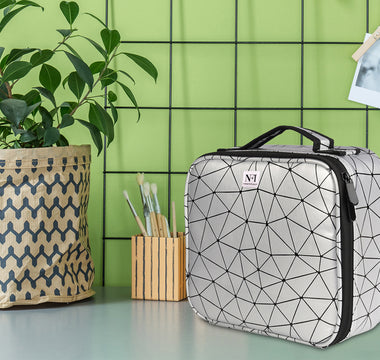 travelandleisureindia.in Best travel makeup kits for travelers